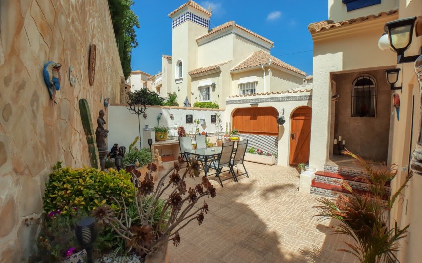 Reventa - Villa -
Villamartin - Costa Blanca