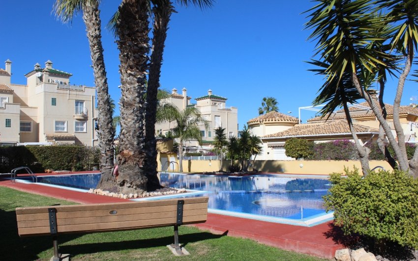 Reventa - Villa -
Villamartín - PAU 8