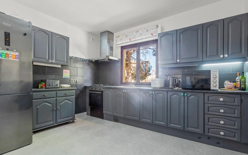 Reventa - Villa -
Villamartín - Res. Las Filipinas