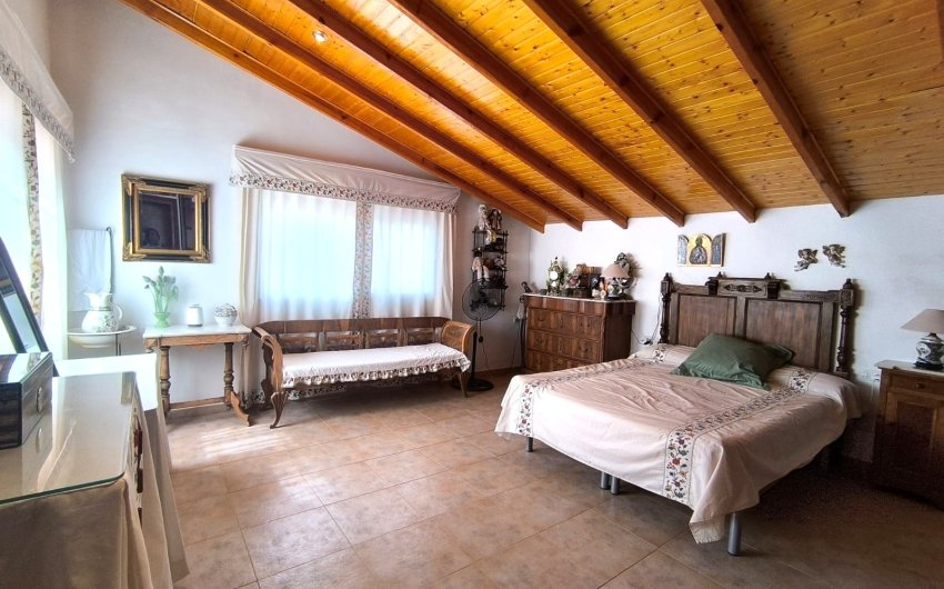 Reventa - Villa -
Villena - Inland