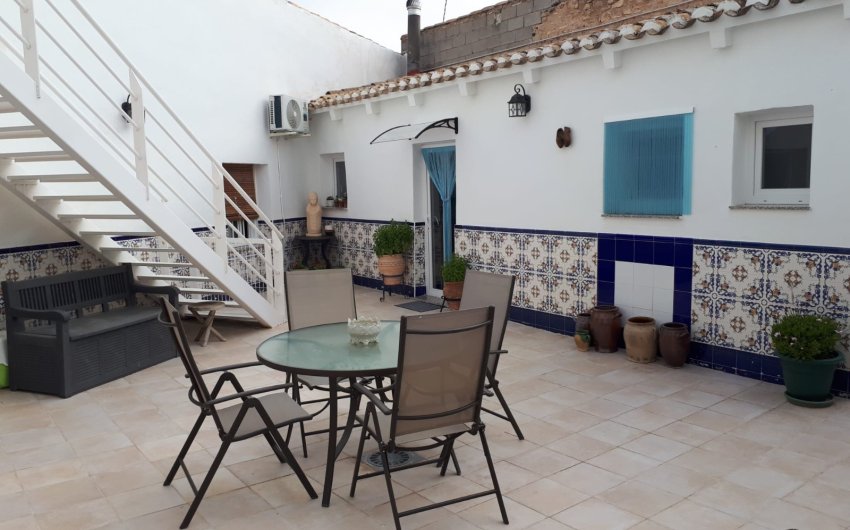 Reventa - Villa -
Villena - Inland