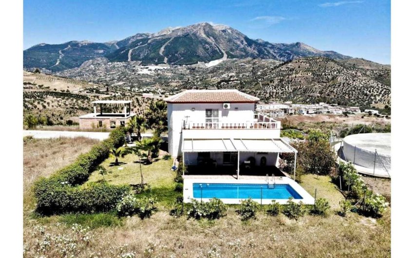 Reventa - Villa -
Vinuela - Inland
