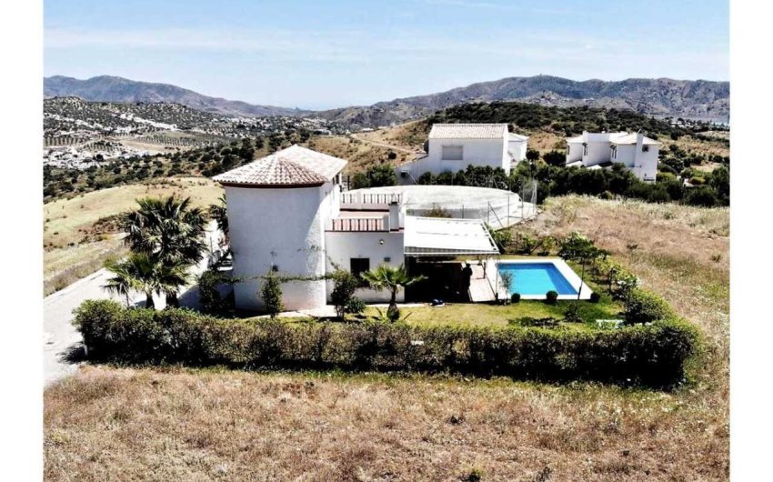 Reventa - Villa -
Vinuela - Inland
