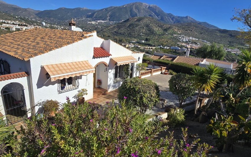 Reventa - Villa -
Vinuela - Inland