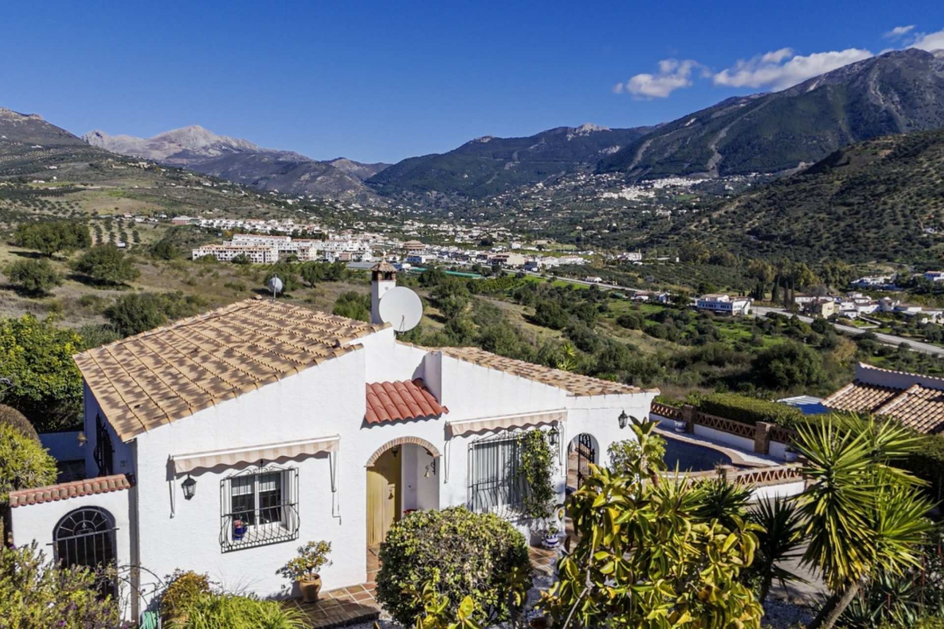 Reventa - Villa -
Vinuela - Inland