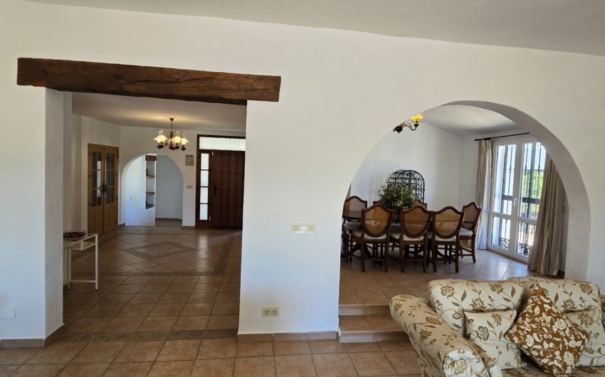 Reventa - Villa -
Vinuela - Inland