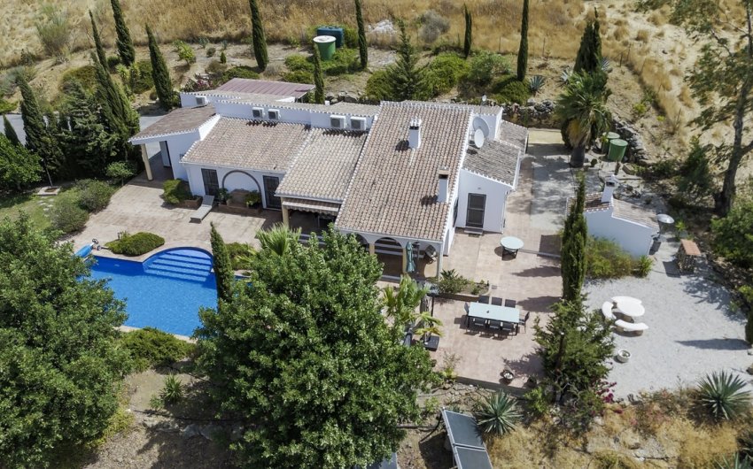 Reventa - Villa -
Vinuela - Inland