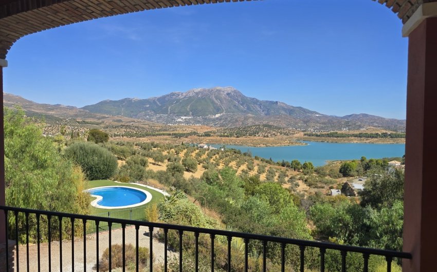 Reventa - Villa -
Vinuela - Inland