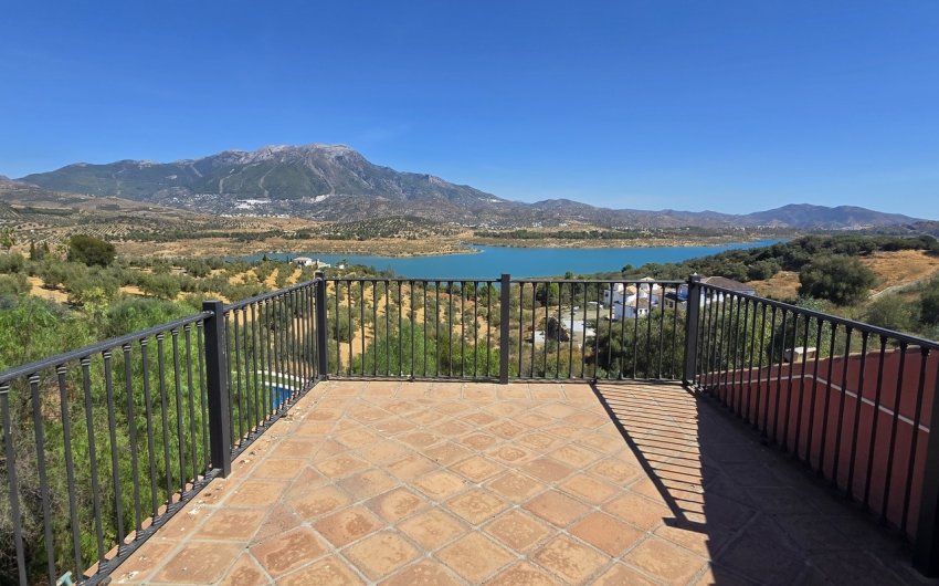 Reventa - Villa -
Vinuela - Inland