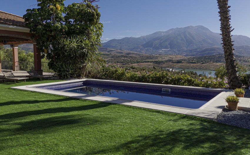 Reventa - Villa -
Vinuela - Inland