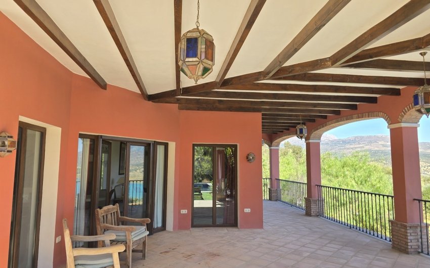 Reventa - Villa -
Vinuela - Inland