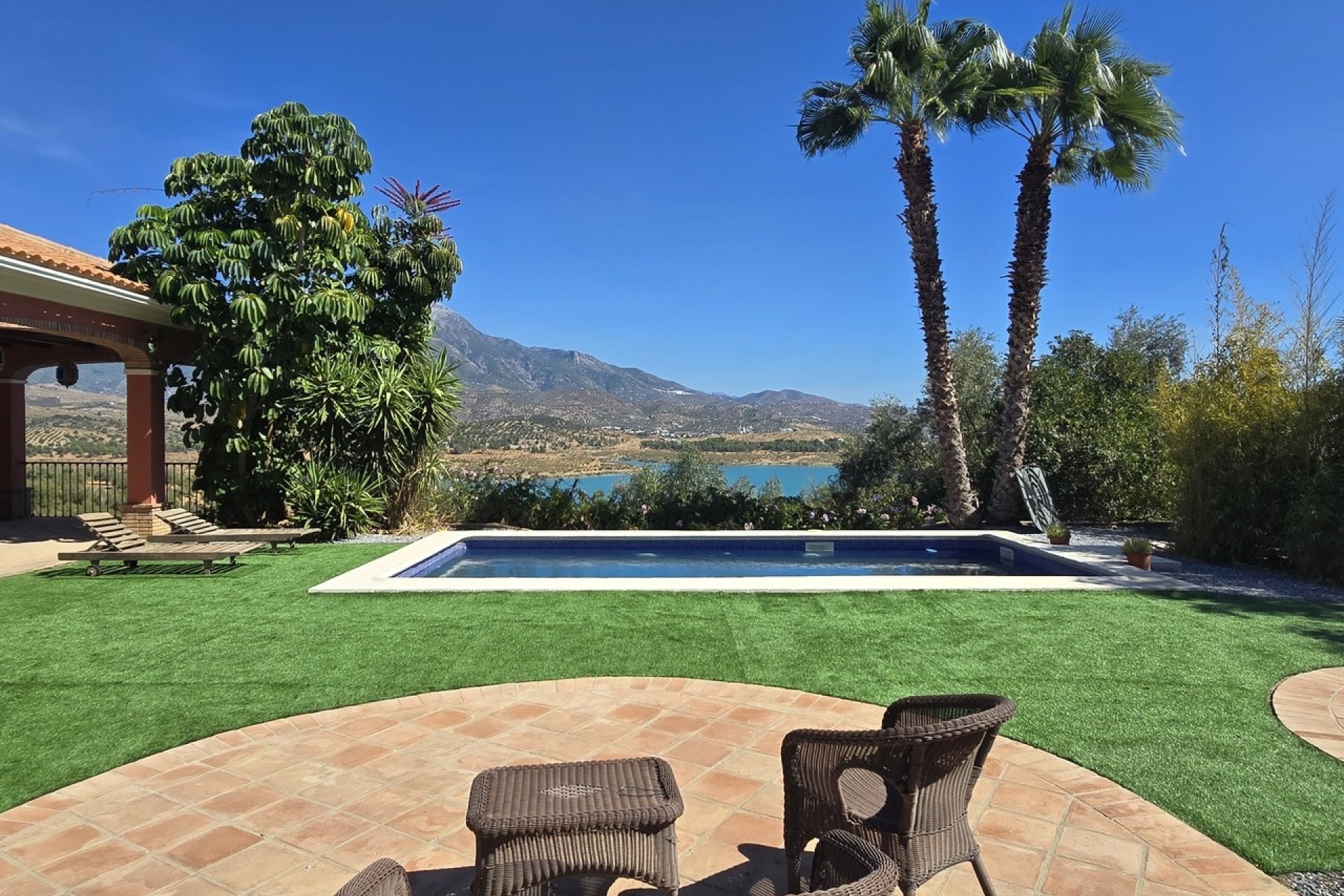 Reventa - Villa -
Vinuela - Inland