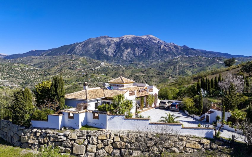 Reventa - Villa -
Vinuela - Inland