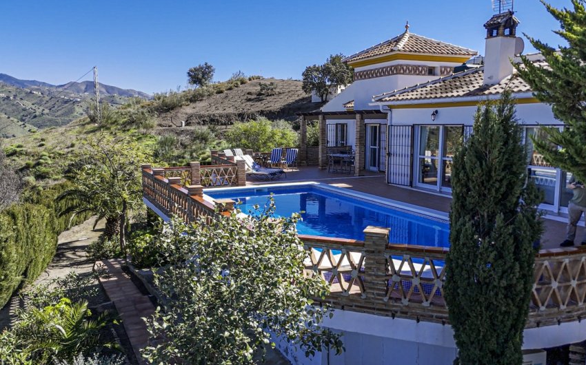 Reventa - Villa -
Vinuela - Inland