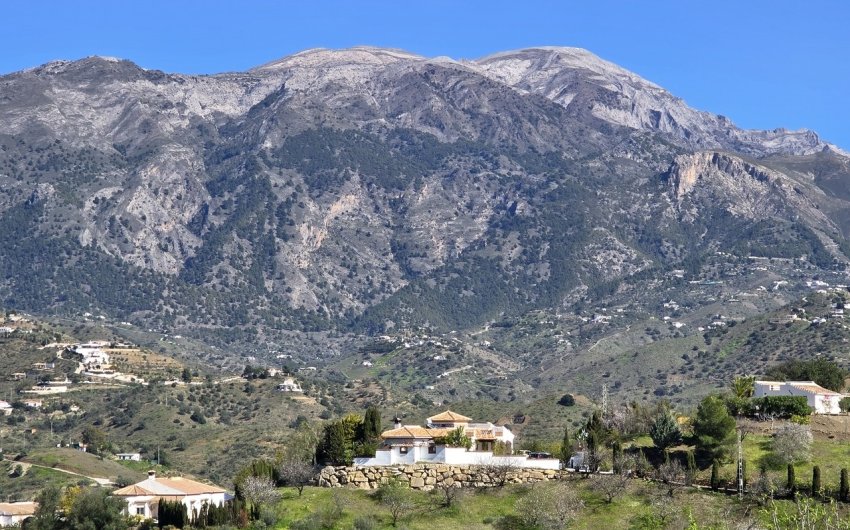 Reventa - Villa -
Vinuela - Inland