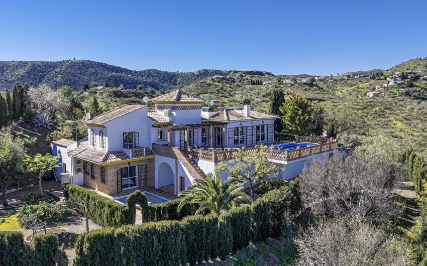 Reventa - Villa -
Vinuela - Inland