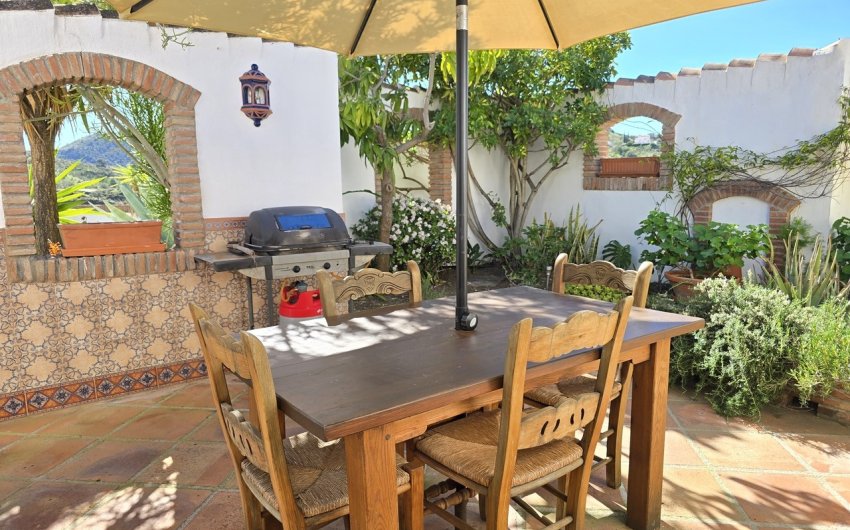 Reventa - Villa -
Vinuela - Inland