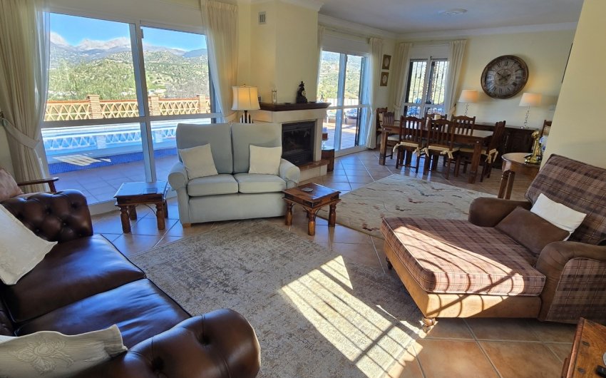 Reventa - Villa -
Vinuela - Inland