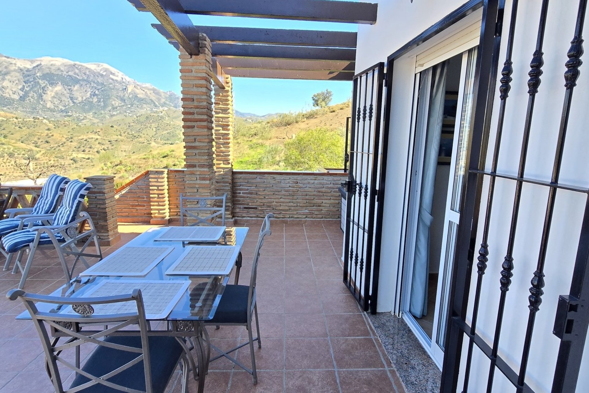 Reventa - Villa -
Vinuela - Inland