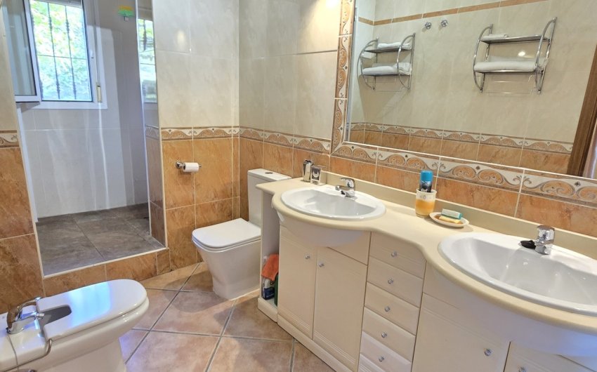 Reventa - Villa -
Vinuela - Inland