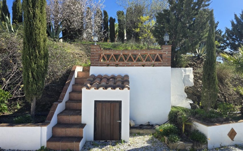 Reventa - Villa -
Vinuela - Inland