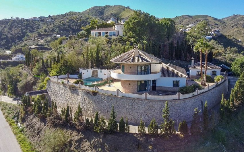 Reventa - Villa -
Vinuela - Inland