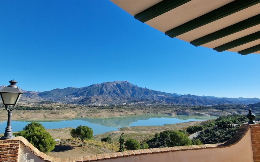 Reventa - Villa -
Vinuela - Inland