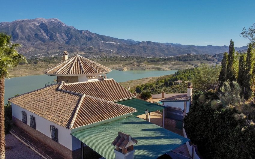 Reventa - Villa -
Vinuela - Inland