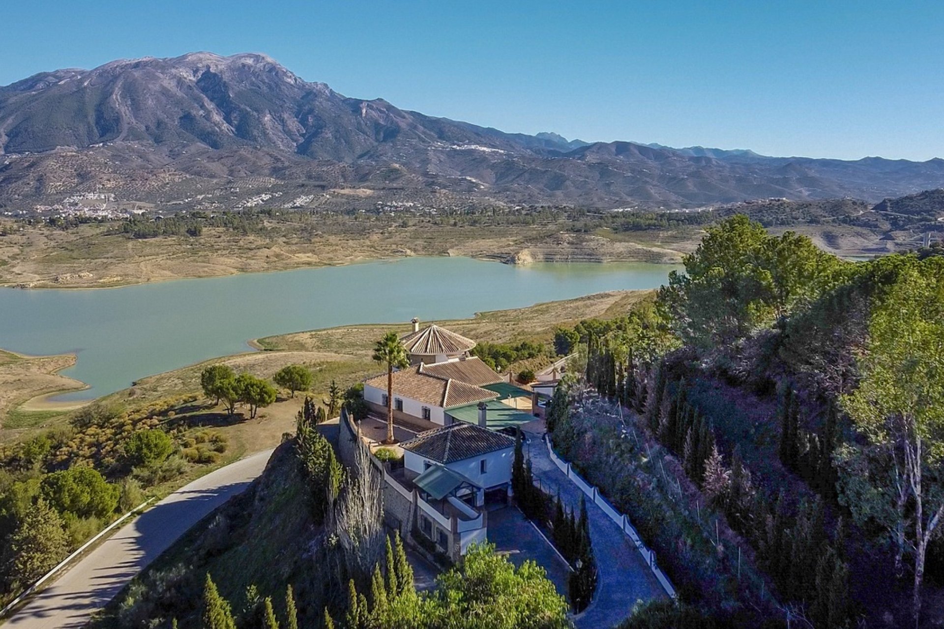 Reventa - Villa -
Vinuela - Inland