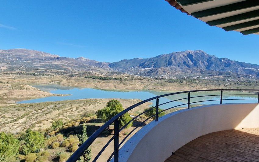 Reventa - Villa -
Vinuela - Inland