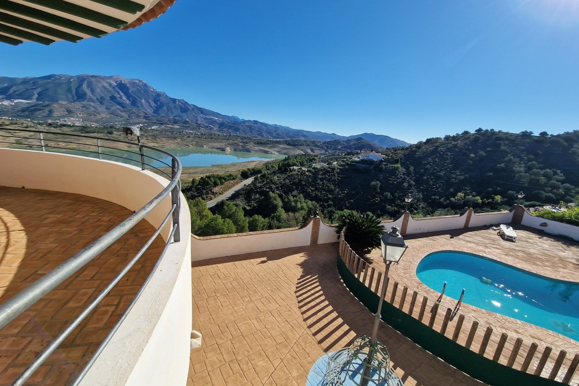 Reventa - Villa -
Vinuela - Inland