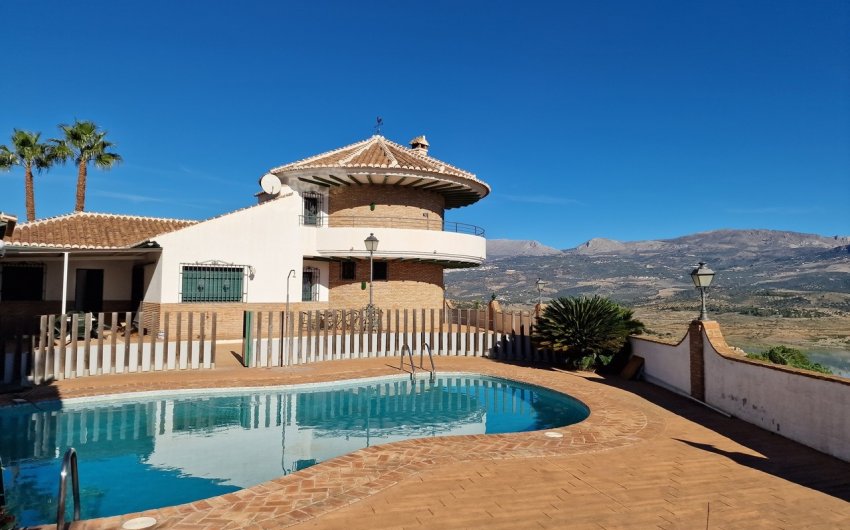 Reventa - Villa -
Vinuela - Inland