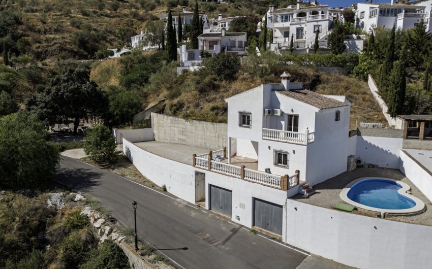 Reventa - Villa -
Vinuela - Inland