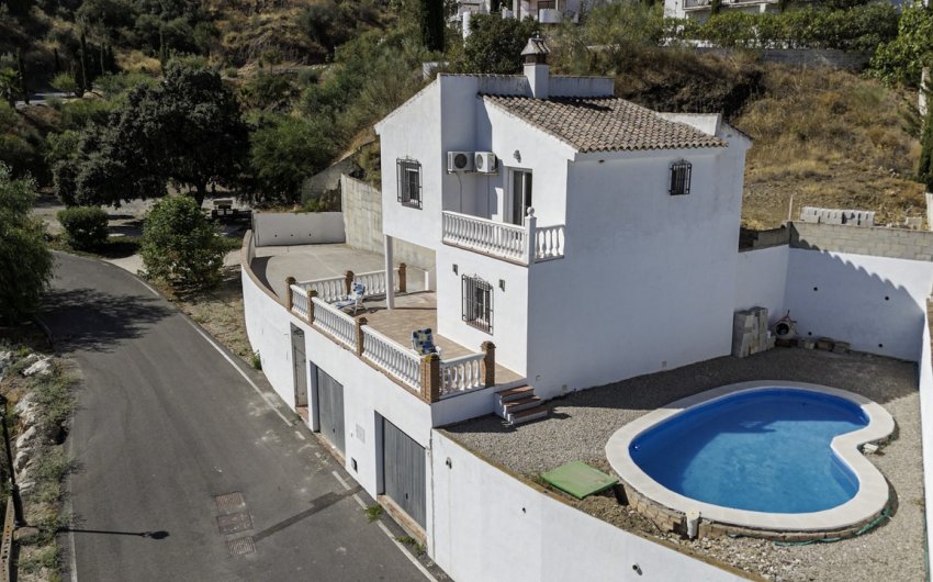 Reventa - Villa -
Vinuela - Inland