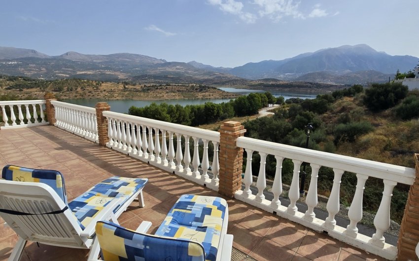 Reventa - Villa -
Vinuela - Inland