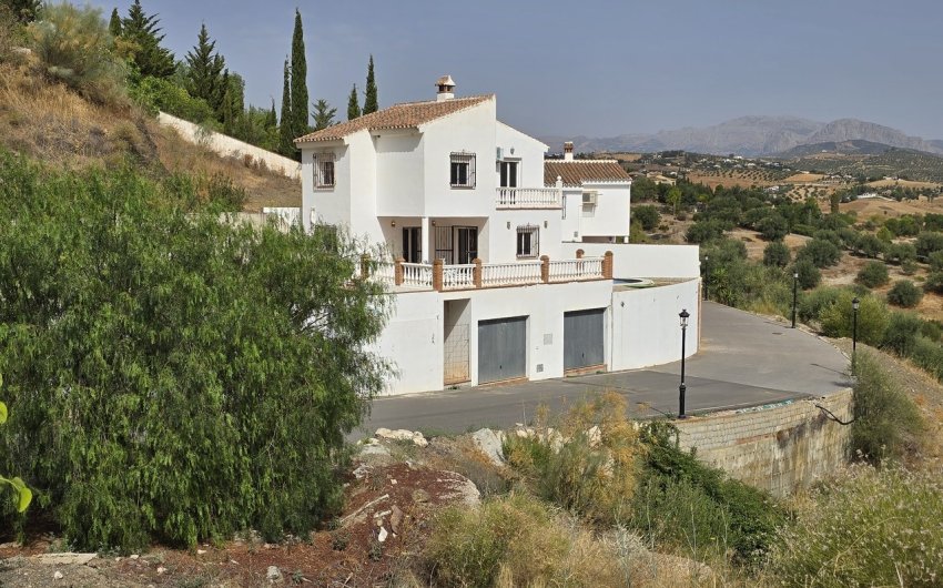Reventa - Villa -
Vinuela - Inland