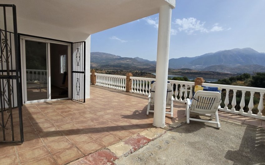 Reventa - Villa -
Vinuela - Inland