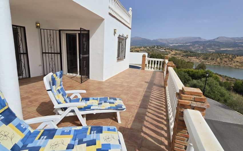 Reventa - Villa -
Vinuela - Inland