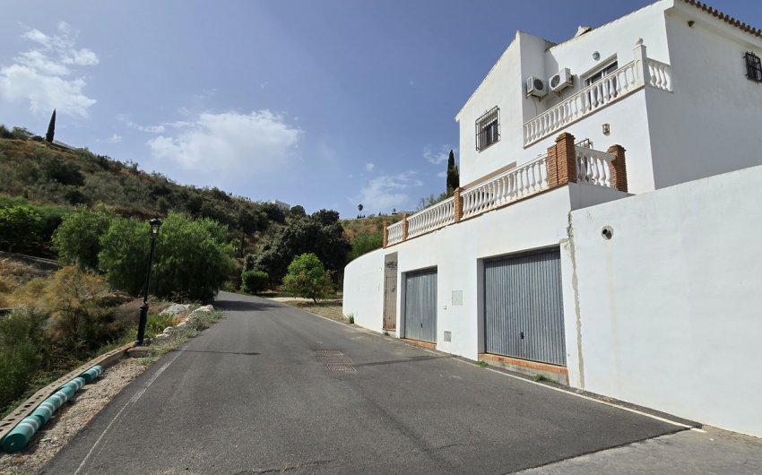 Reventa - Villa -
Vinuela - Inland