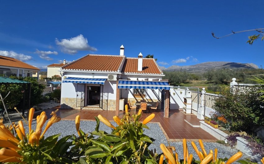 Reventa - Villa -
Vinuela - Inland