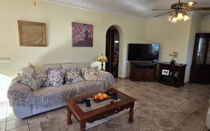 Reventa - Villa -
Vinuela - Inland