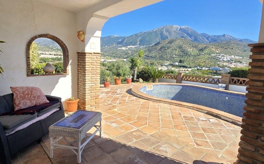 Reventa - Villa -
Vinuela - Inland