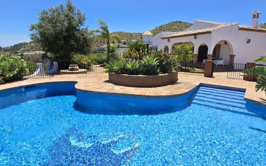 Reventa - Villa -
Vinuela - Inland