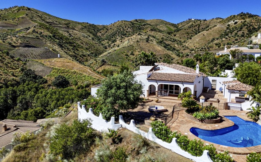 Reventa - Villa -
Vinuela - Inland