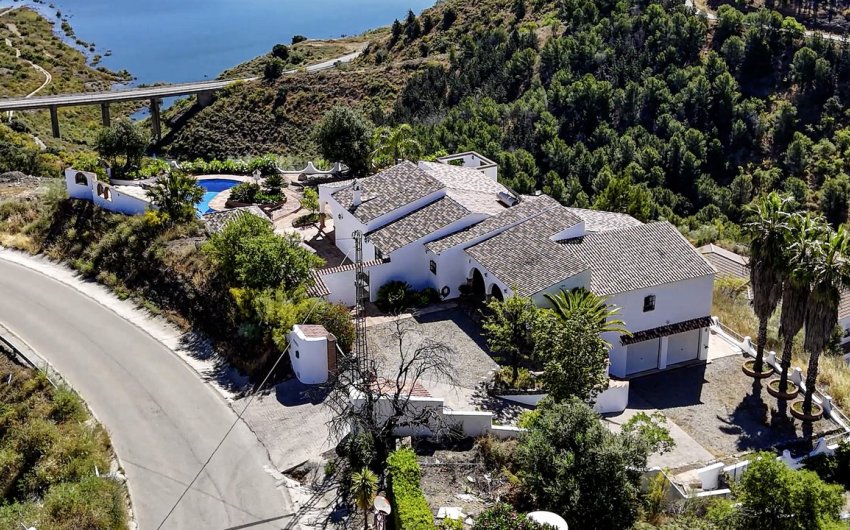 Reventa - Villa -
Vinuela - Inland