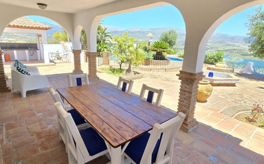 Reventa - Villa -
Vinuela - Inland