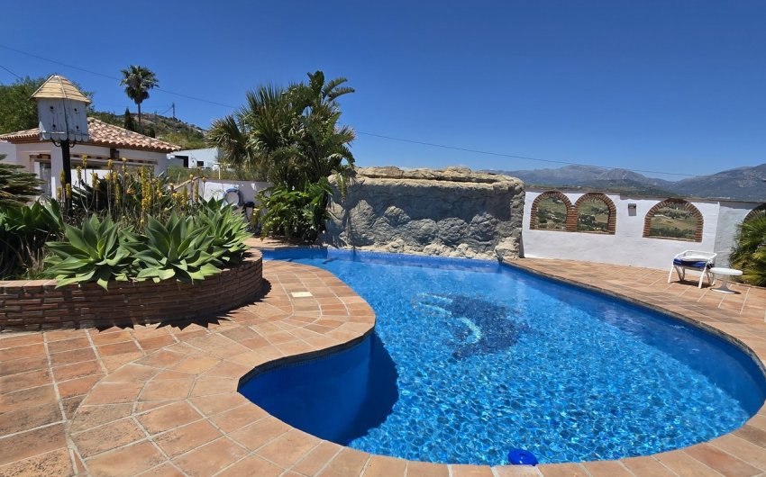 Reventa - Villa -
Vinuela - Inland