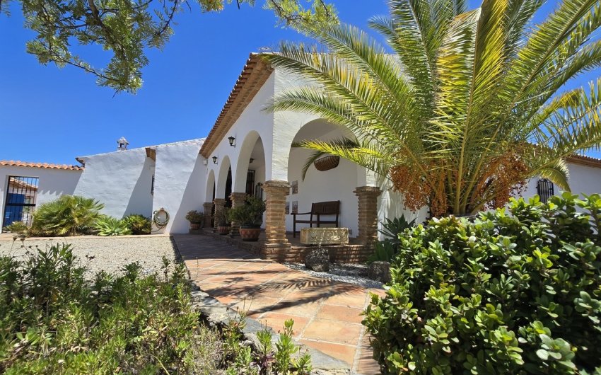 Reventa - Villa -
Vinuela - Inland