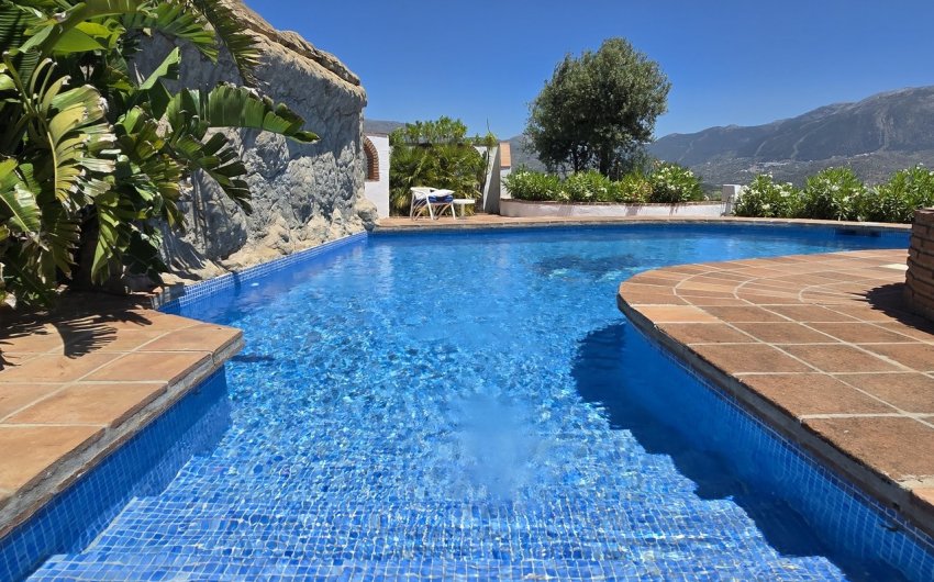 Reventa - Villa -
Vinuela - Inland