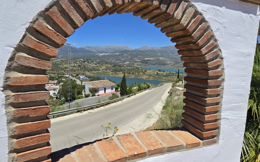 Reventa - Villa -
Vinuela - Inland